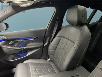 Car image 36