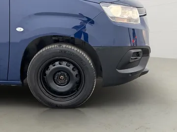 Car image 29