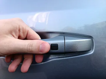 Car image 24