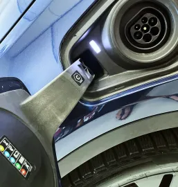 Car image 24