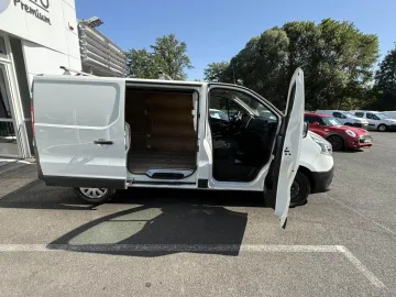 Car image 32