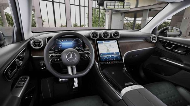 Mercedes-Benz GLC 300 e AMG Line 4Matic 230 kW image number 3