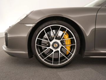 Car image 40
