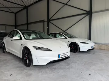 Car image 25