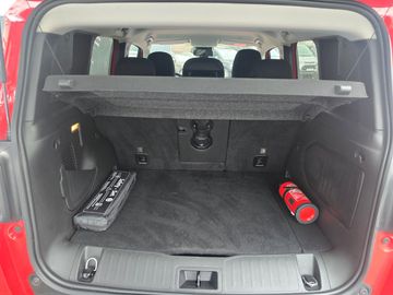 Car image 16