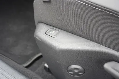 Car image 36