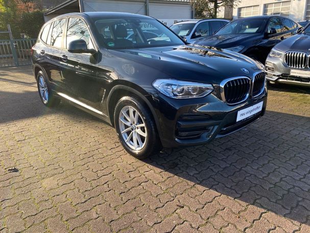 BMW X3 xDrive20d Advantage 140 kW image number 2