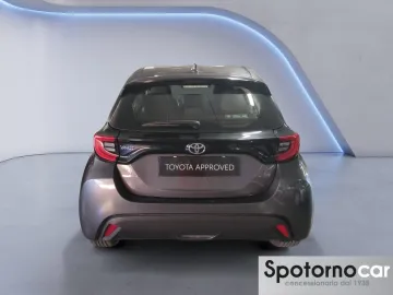 Car image 4