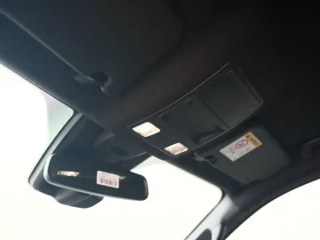 Car image 34