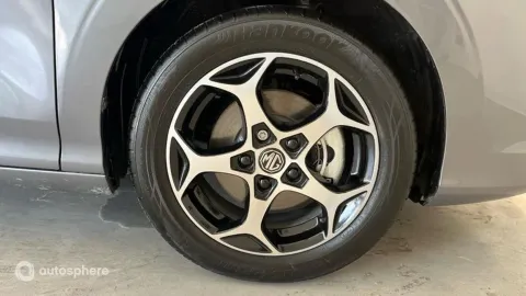 Car image 20
