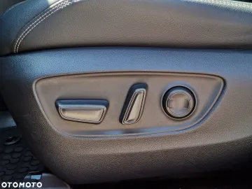 Car image 32