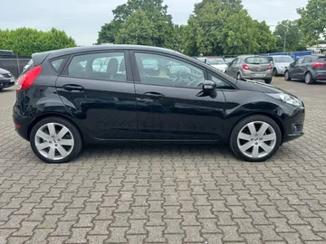 Car image 4