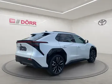 Car image 4