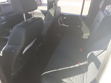 Car image 30