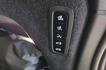 Car image 38