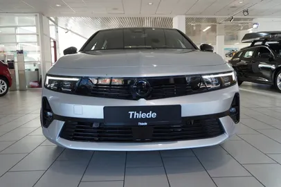 Car image 5