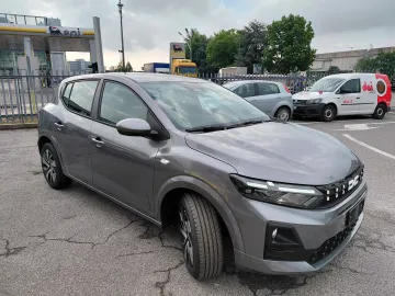 Car image 5