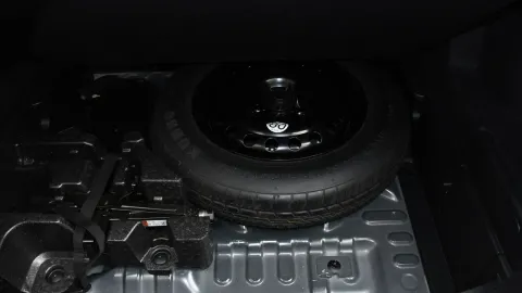 Car image 24