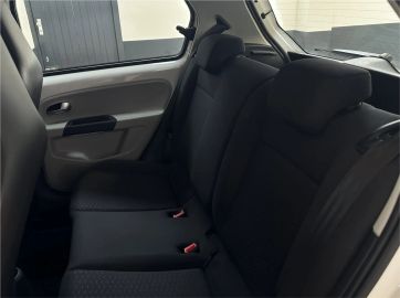 Car image 29