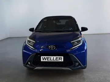 Car image 3