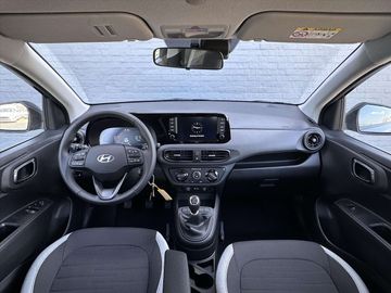 Car image 12