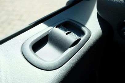 Car image 32