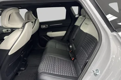 Car image 27