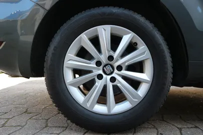 Car image 34