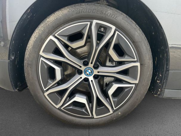 BMW iX xDrive40 240 kW image number 15