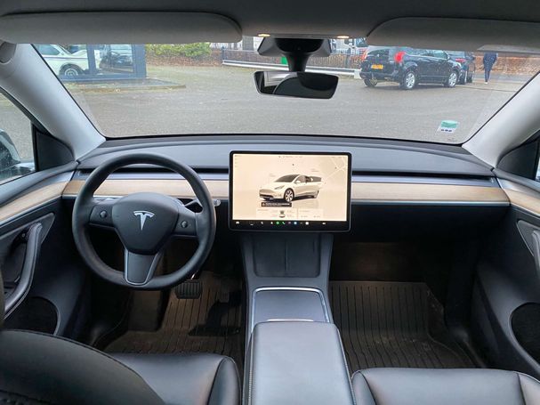 Tesla Model Y Long Range AWD 378 kW image number 14