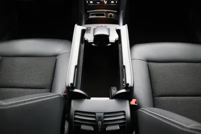 Car image 36