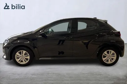 Car image 4