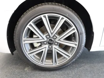 Car image 28