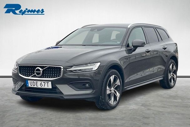 Volvo V60 Cross Country B4 AWD 146 kW image number 1