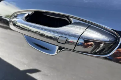 Car image 28