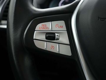 Car image 32