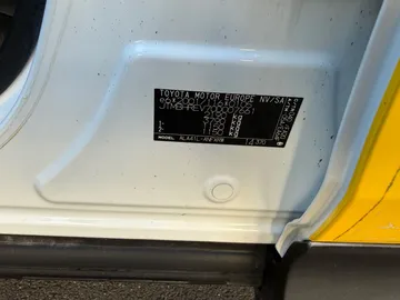 Car image 19