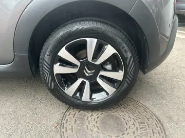 Car image 28