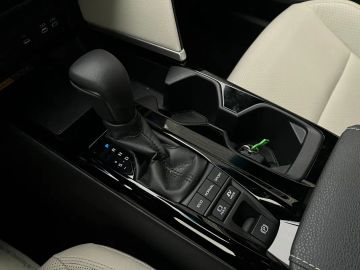 Car image 26