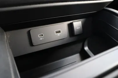 Car image 30