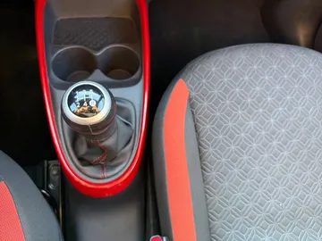 Car image 27