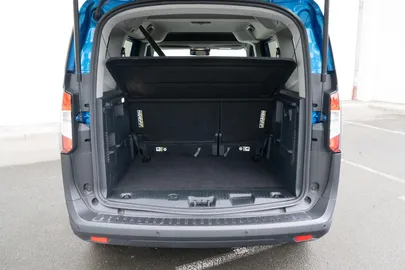 Car image 30