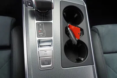 Car image 32