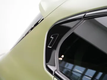 Car image 32