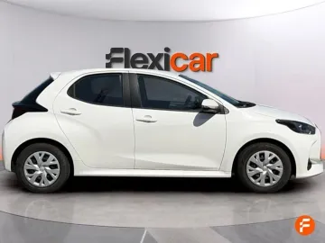 Car image 4