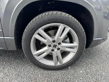 Car image 28