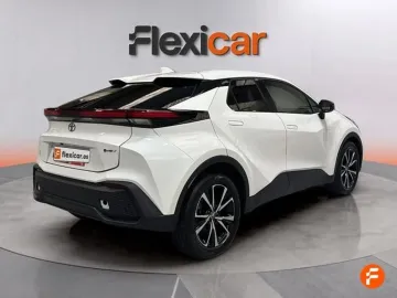 Car image 4