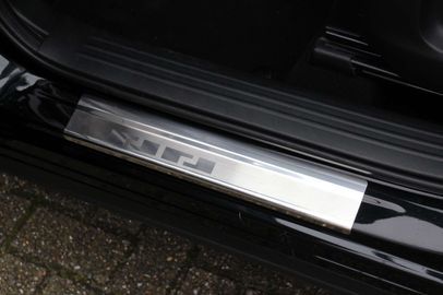 Car image 37