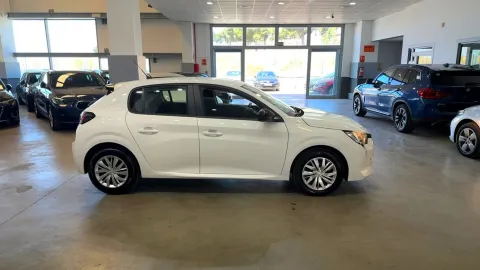 Car image 4