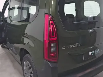 Car image 32